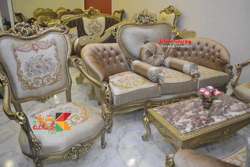 صور ديكور صالون دهبى شيك 2025 من داخل المعرض